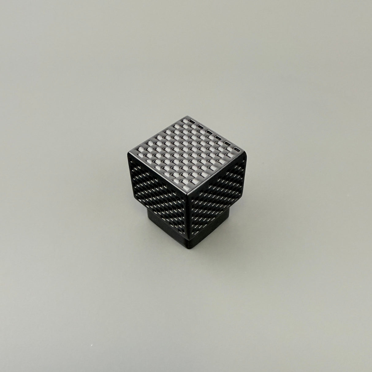 HARLEY & WAGER, Ludlow, Patterned Knob Handle, Centre Fixing