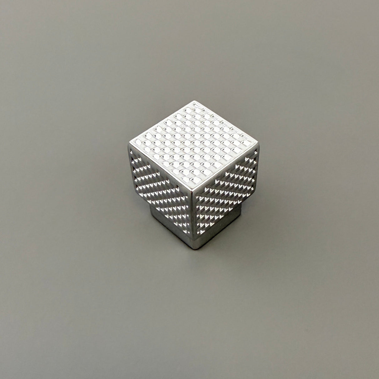 HARLEY & WAGER, Ludlow, Patterned Knob Handle, Centre Fixing