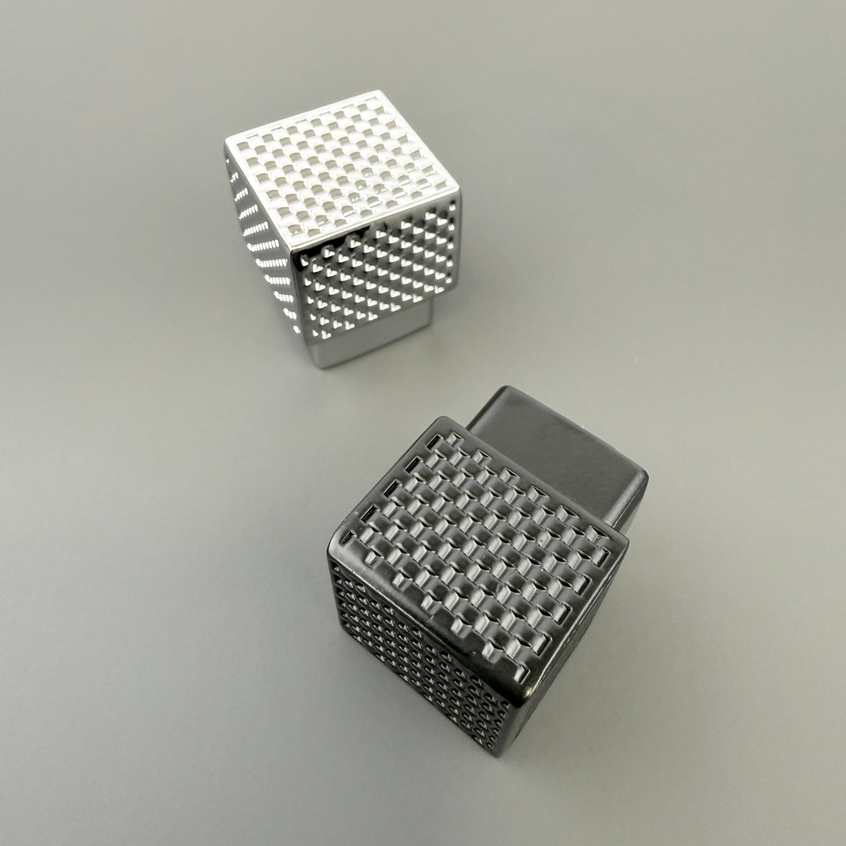 HARLEY & WAGER, Ludlow, Patterned Knob Handle, Centre Fixing