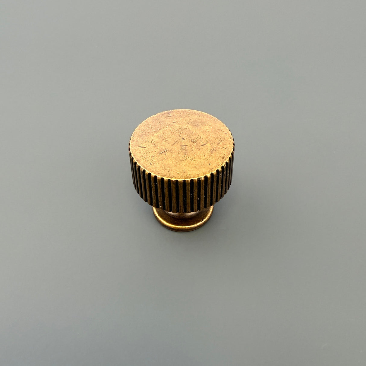 HARLEY & WAGER, Stratford Linear Knob Handle, Centre Fixing