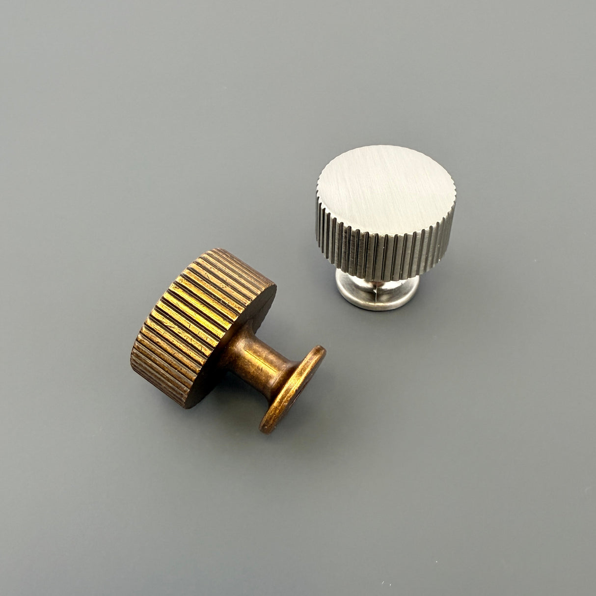 HARLEY & WAGER, Stratford Linear Knob Handle, Centre Fixing